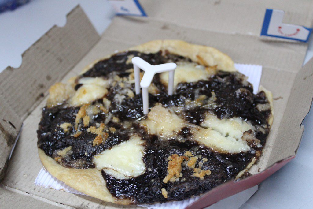 dominos-chocolate-pizza